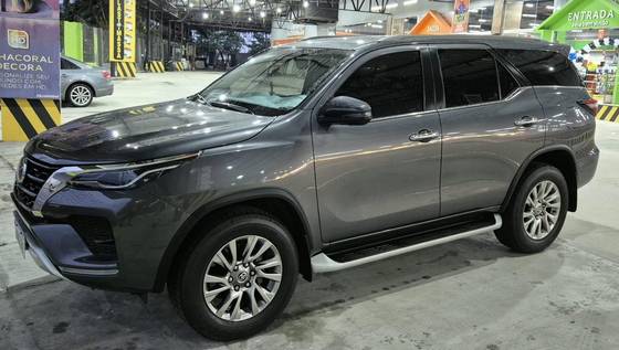 TOYOTA HILUX SW4 2.8 D-4D TURBO DIESEL SRX 4X4 AUTOMÁTICO TOYOTA HILUX SW4 2.8 D-4D TURBO DIESEL SRX 4X4 AUTOMÁTICO